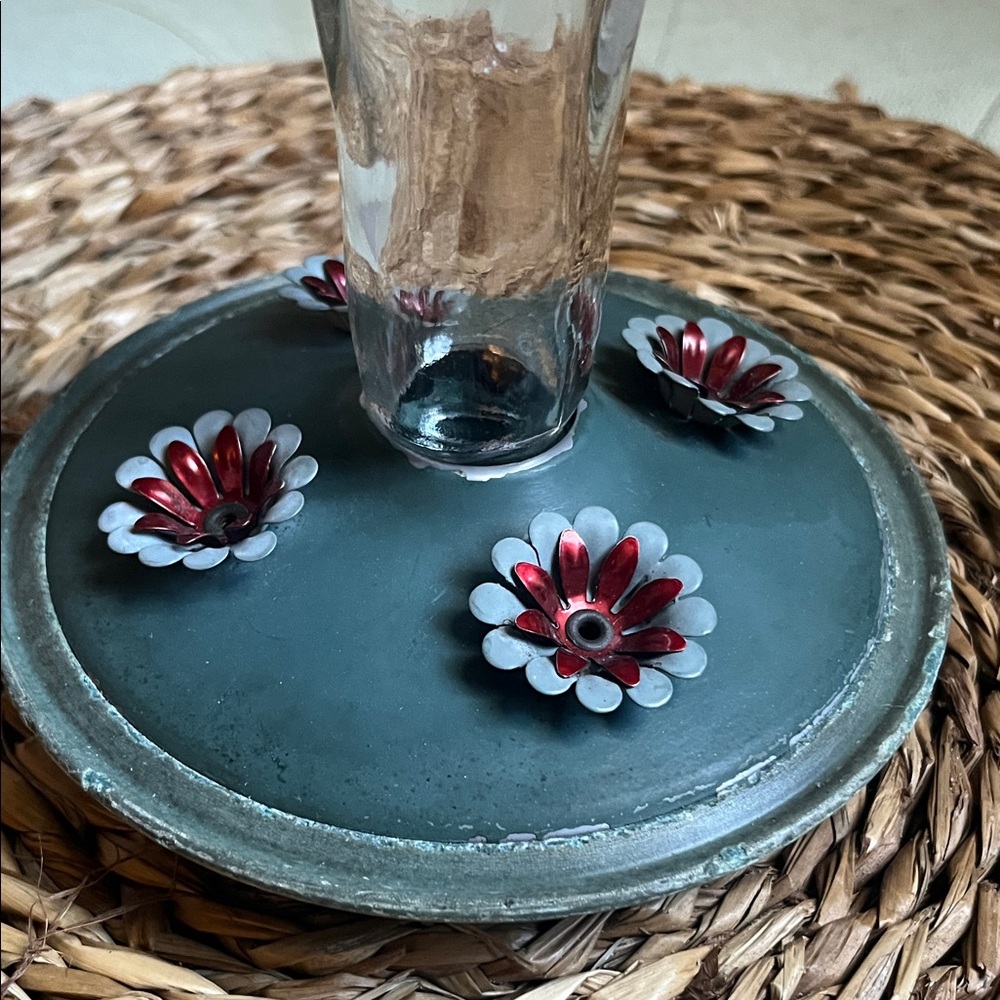 Vintage Hummingbird Feeder Hand-Blown and Hand-Painted Glass Vesal Metal base - Picture 6 of 9